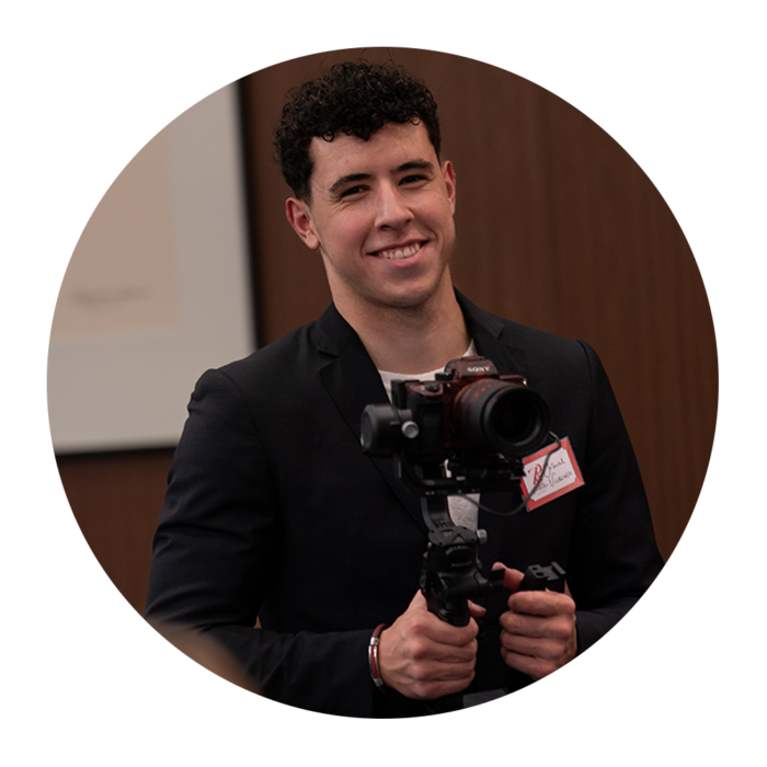 Josuah, vidéaste et membre de l'équipe