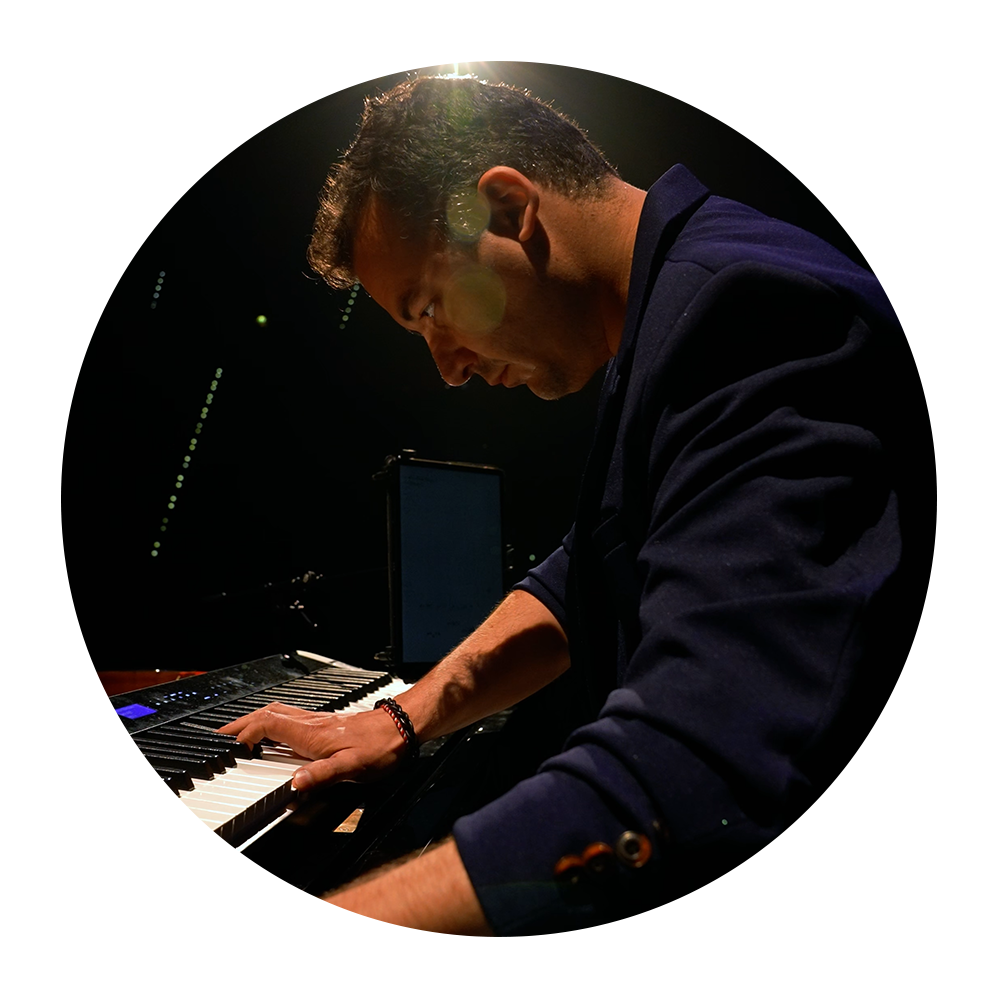 Equipe-backstage – Thomas Équipe Zoélie Production | Thomas | Pianiste & Co-créateur | Co-compositeur