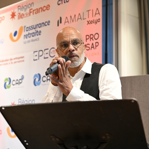 page-produit-pack-evenement-2 Olivier au chant lors des trophées SAP