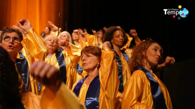 [MBAYI MBAYI]
Nous vous révélons un dernier extrait du spectacle Happy Human Symphony, avec une introduction solo par notre batteur @zwendlavim. 🎼🩰

Mbayi Mbayi est un chant Gospel traditionnel chanté en Zoulou par Soweto Gospel Choir, qui évoque la violence de l'apartheid en Afrique du Sud et appelle à la liberté.

Envie de découvrir notre nouveau spectacle❓
Rendez-vous les 28 & 29 juin 2025❗

⭐ OH HAPPY VOICES ! ⭐

😃 350 Choristes
🎶 4 musiciens live
🎙 Acoustique & A capella
🌍 Gospel & Musiques du monde

🌹 2 invités d'honneurs :
🌟 KOSH 🌟 Beatboxer
🌟 Gyslain.N 🌟 Slameur

📆 Samedi 28 juin 2025 | 20h30
📆 Dimanche 29 juin 2025 | 15h30
📍 @lamphitheatre3000 | Lyon

🎟 Réservation : tempose.fr

Un spectacle inédit, co-produit par @tempose_lyon & @zoelie_production qui mêle avec audace et harmonie Slam, Beatbox, Gospel & Musiques du monde !

#tempose #choeurtempose #zoelieproduction #concert #lyon #acapella #acoustique #beatbox #slam #chorale #choir #masschoir #gospel #musiquesdumonde #musicien #musique #musiquelive